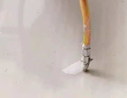 新平瓷砖空鼓维修公司专业解答在瓷砖铺贴过程中，如果使用的砂料过粗（如全部使用了粗砂），可能会导致以下问题